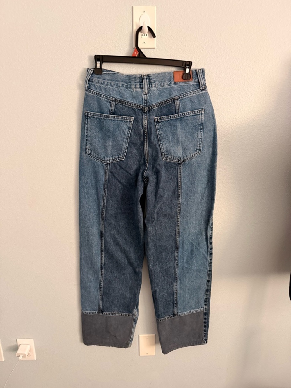 BDG Jeans - Picture 2 of 3
